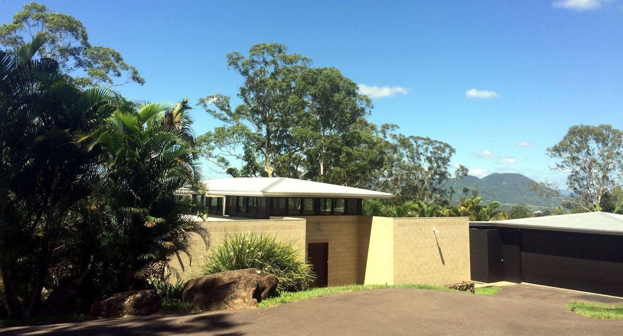 Phoenix Eumundi Luaran gambar