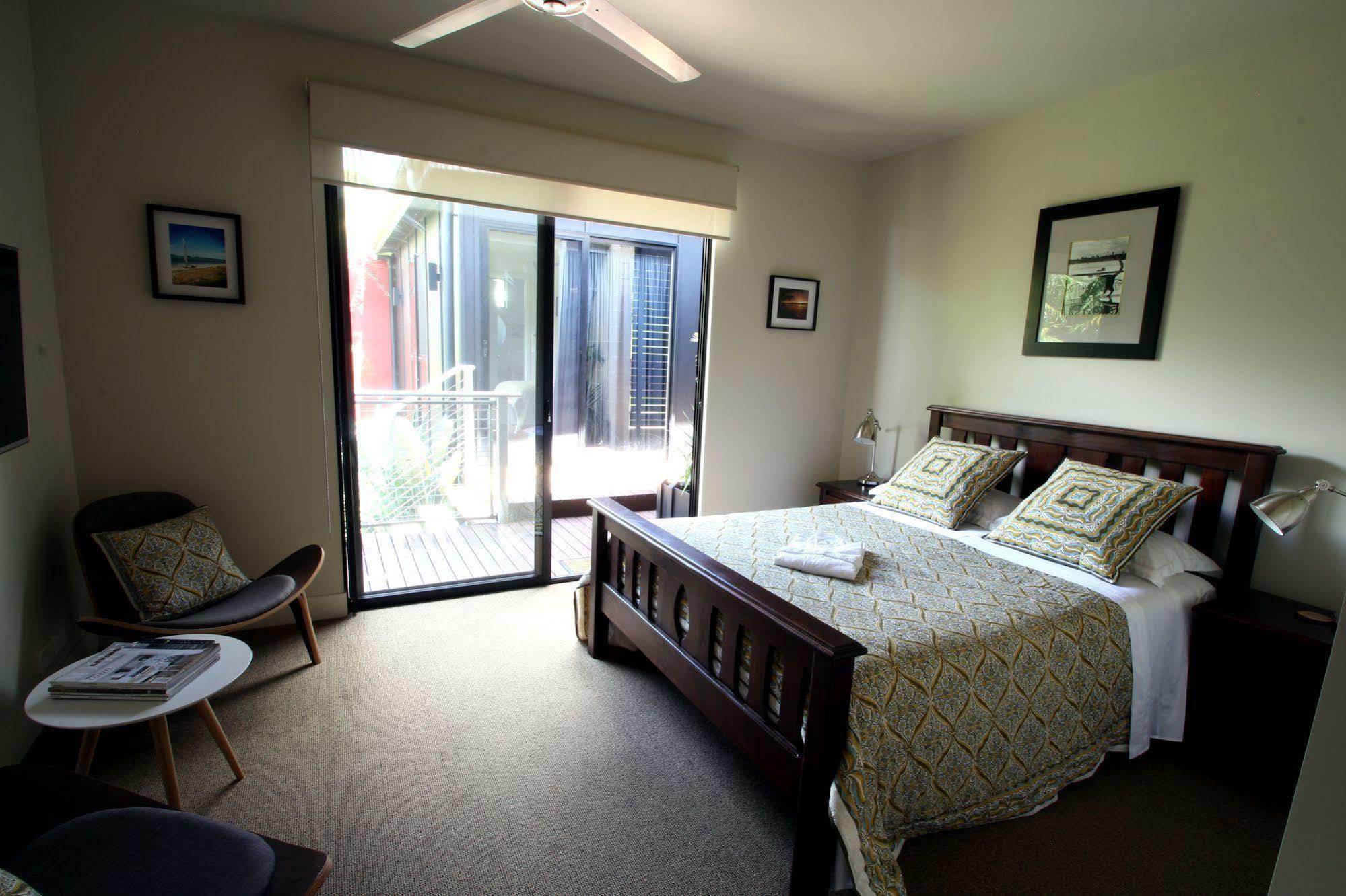 Phoenix Eumundi Luaran gambar
